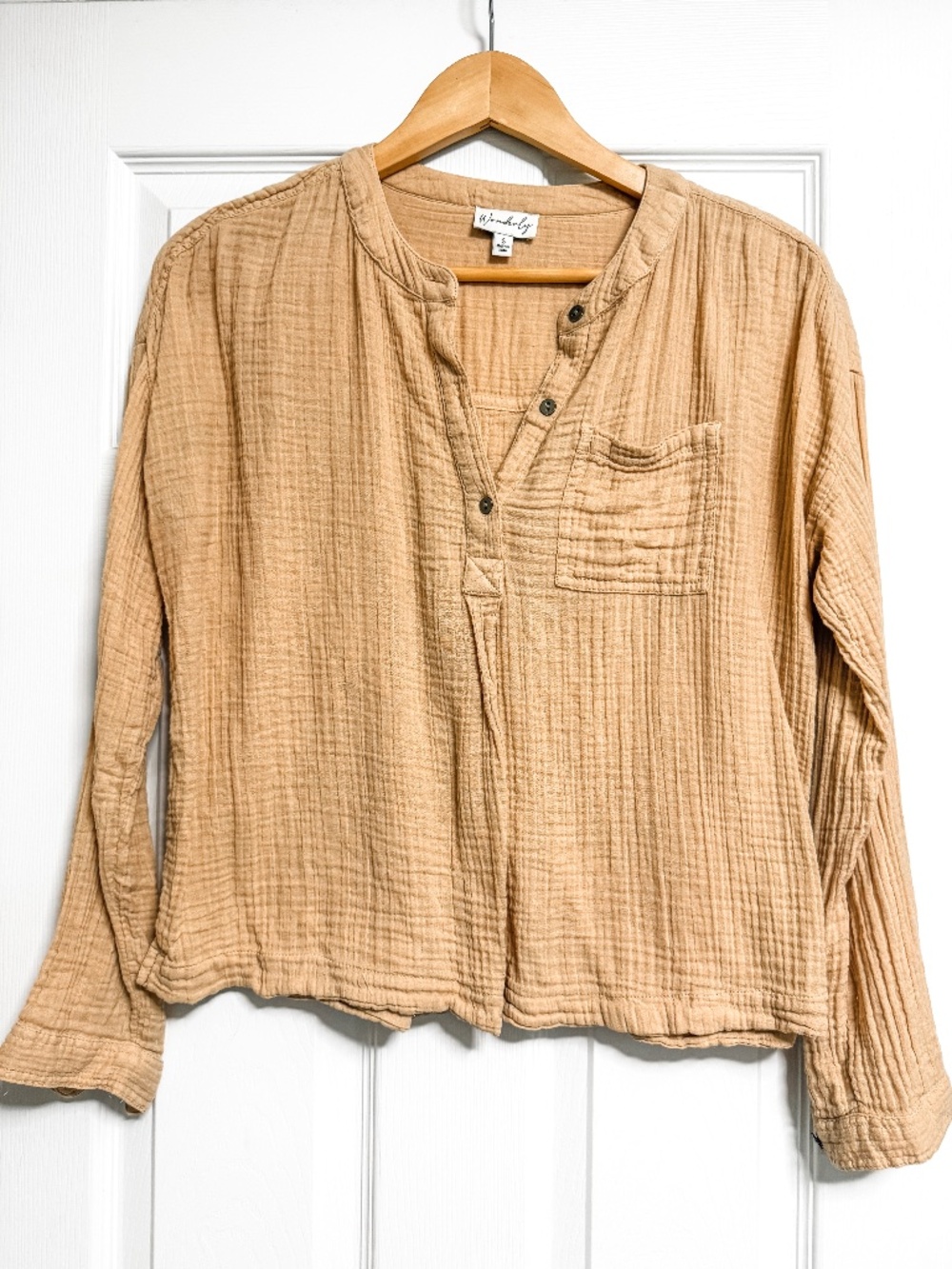 Wonderly Tan Gauze Henley Front Pocket Top, Size Small